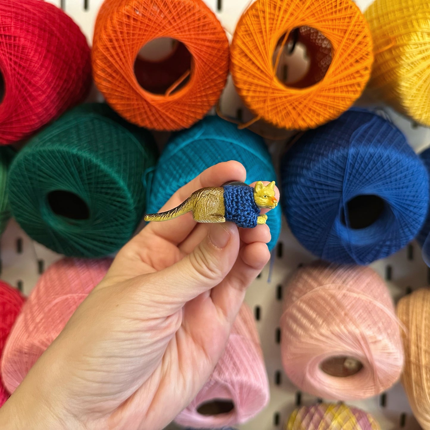 Yellow cat loafing "Sweater Friend" Magnet - Blue sweater